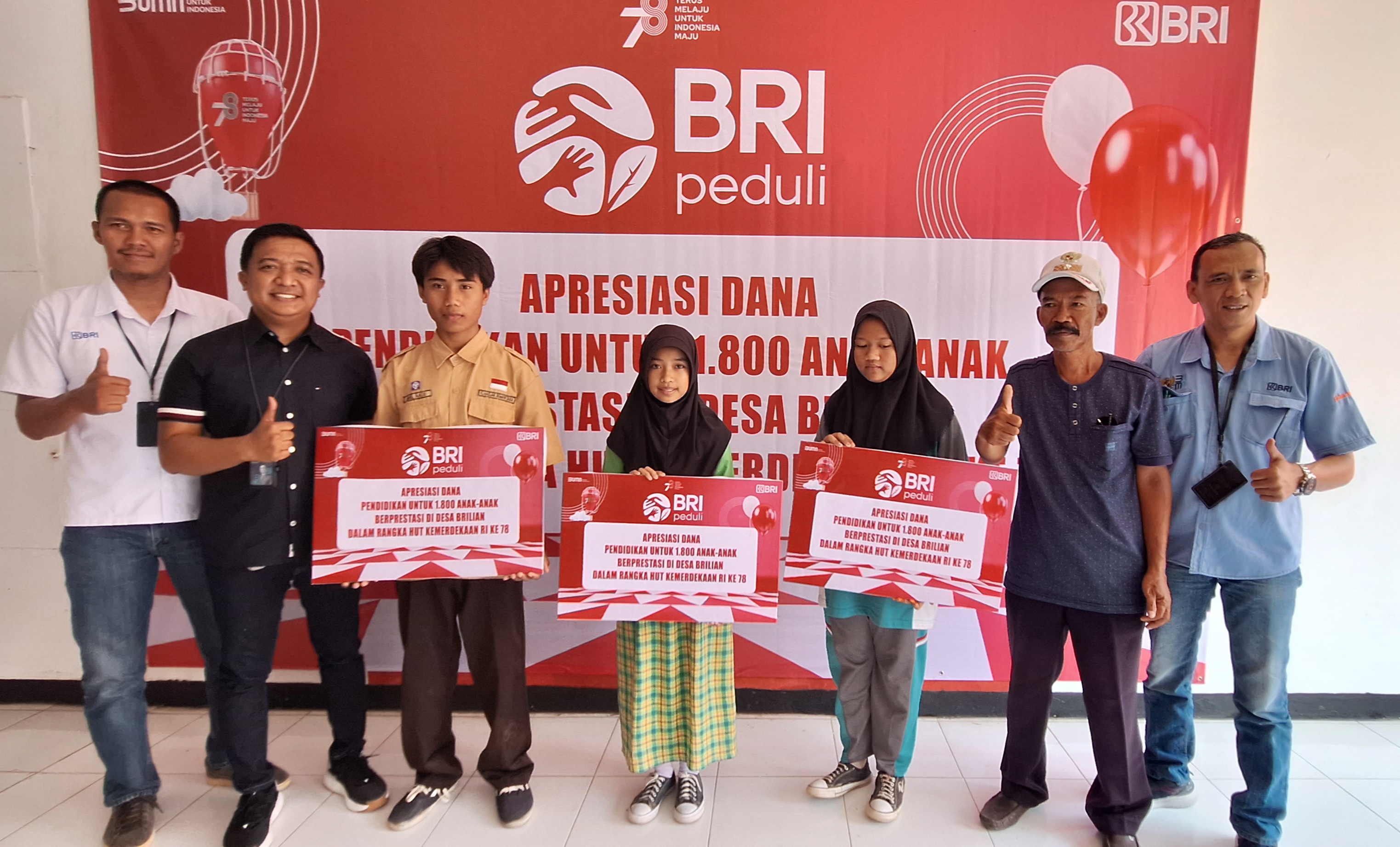 BRI Kanca Jatibarang Salurkan Beasiswa bagi Puluhan Siswa 