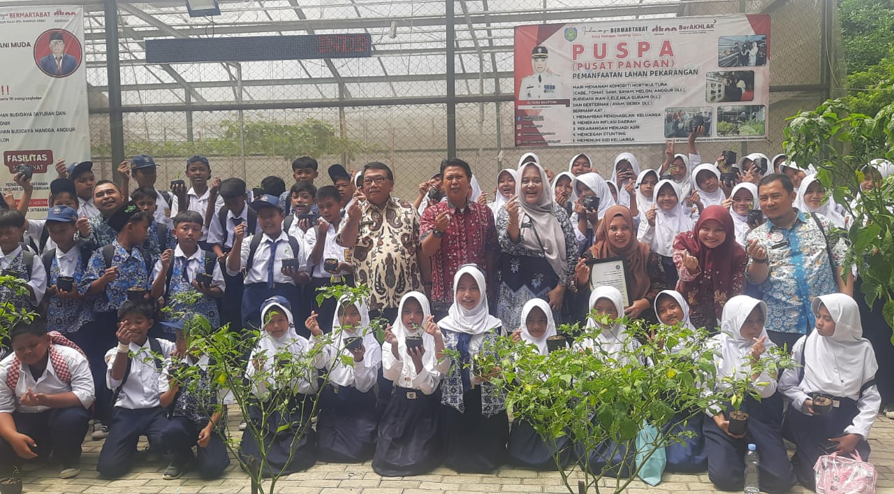 Siswa SMPN 3 Sliyeg di Kenalkan Sektor Pertanian