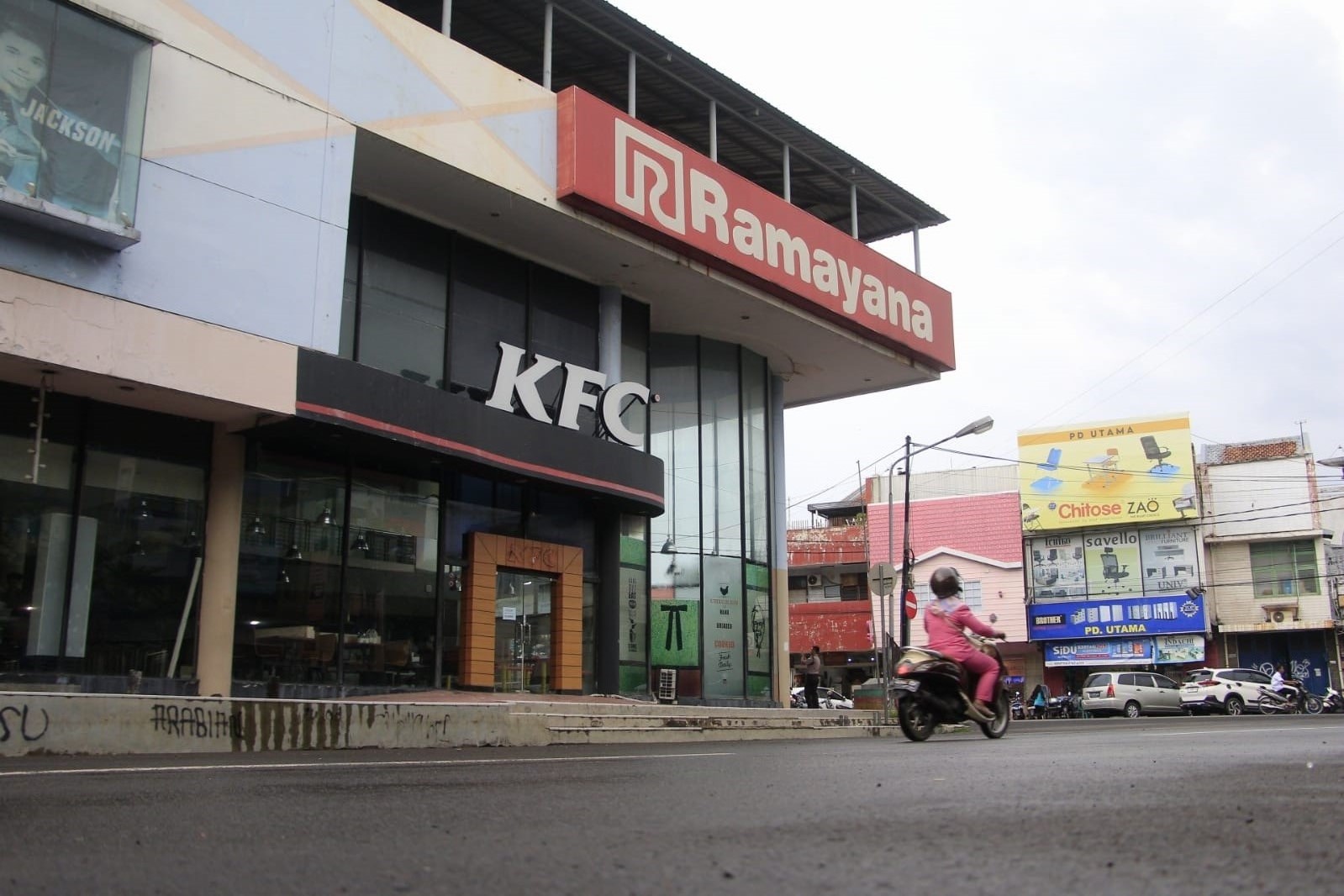 KFC Pertama di Cirebon ‘Istirahat’