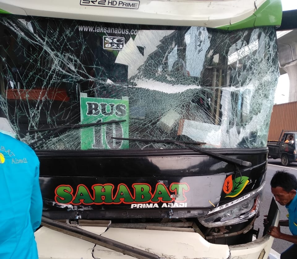 Rombongan Haji Kabupaten Indramayu Kecelakaan di Tol, 4 Mobil Tabrakan Beruntun