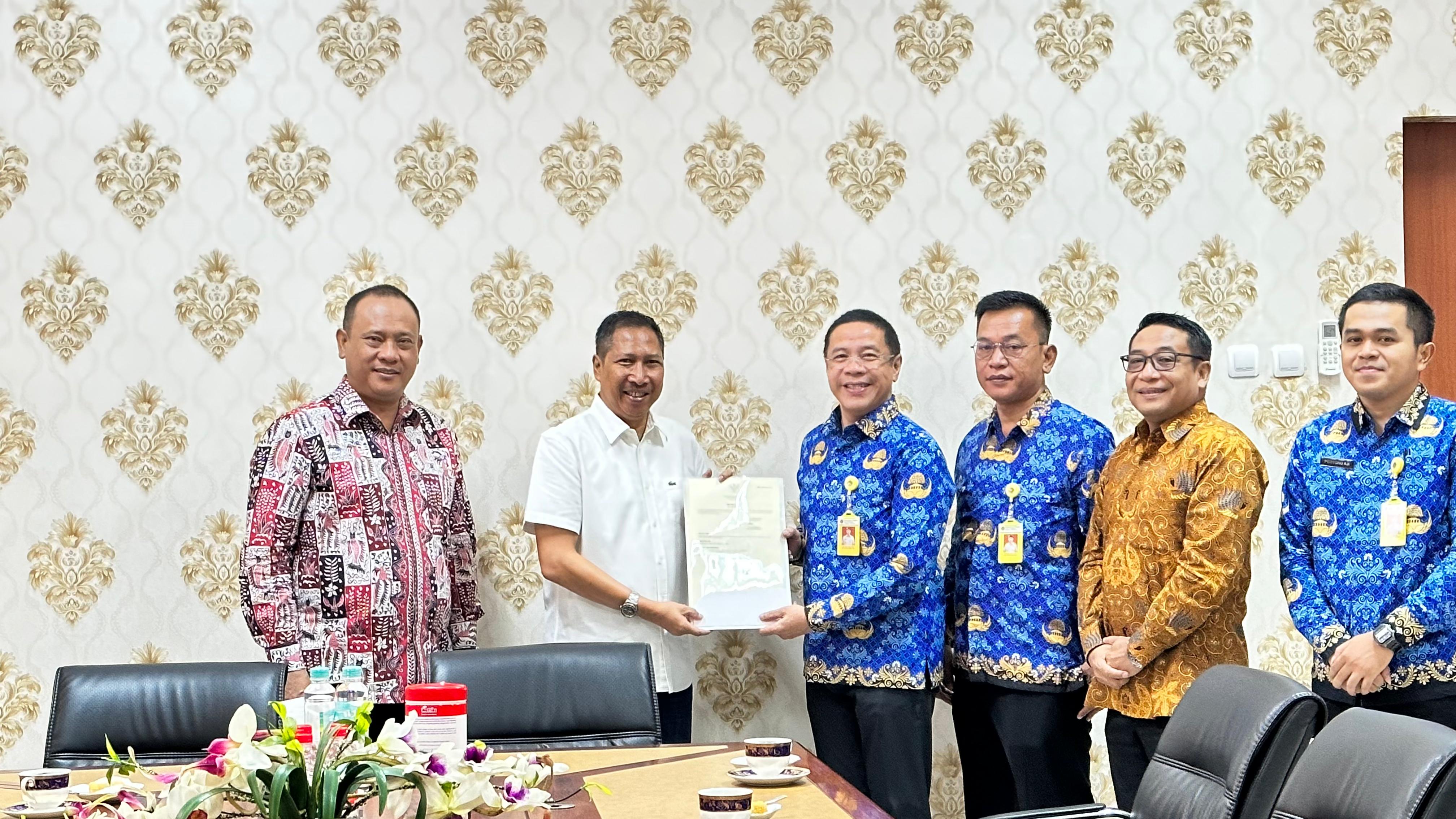 Pemkab Indramayu Terima 15 Sertifikat Tanah Aset Daerah dari Kantor Pertanahan