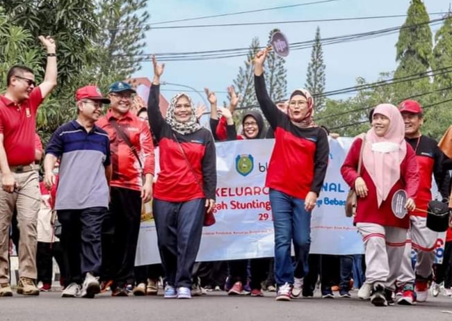 Jalan Santai Peringati Harganas, Bupati Minta Jangan Santai Cegah Stunting