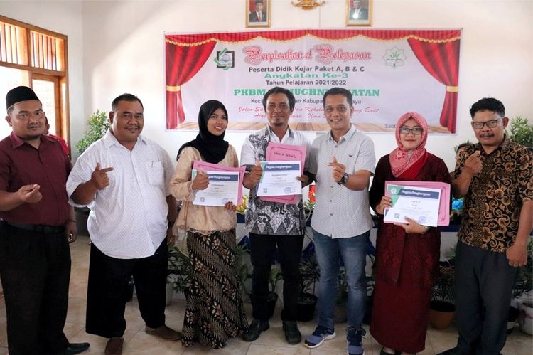 Berkat Program Ja-Ket Bupati Nina, 900 Warga Raih Ijazah Paket ABC