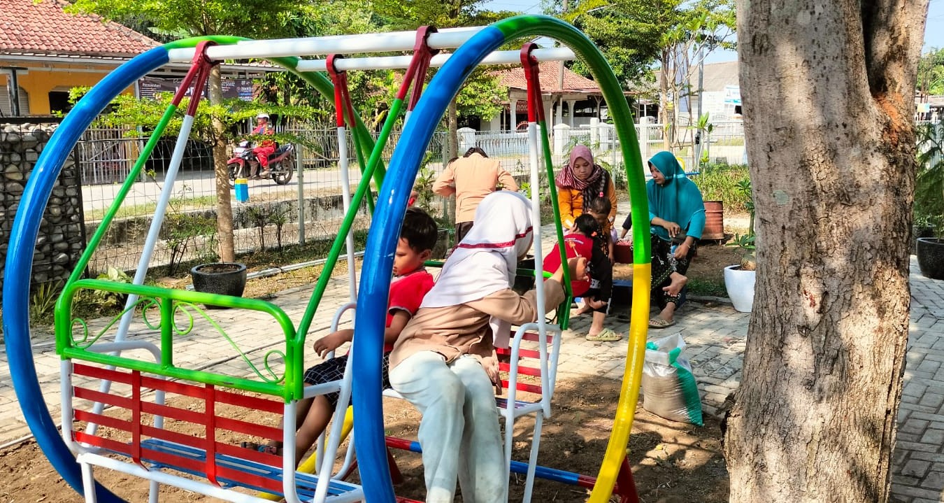 Tim PKM Unwir Sukses Mengubah Taman Desa Pranggong Jadi Eduwisata Menarik