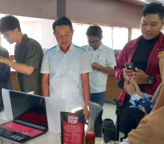 Kolaborasi, Pelaku UMKM Dilatih Digital Marketing dan Foto Produk