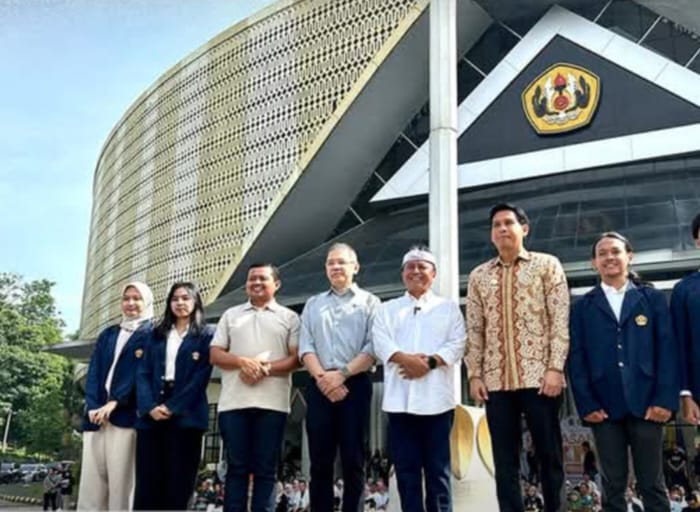 Bupati Lucky Hakim Lepas Ribuan Mahasiswa Unpad KKN di Indramayu