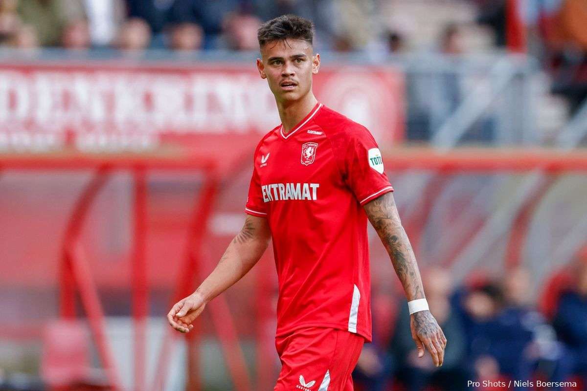 Mees Hilgers Ngambek? Duduk Manis di Tribun Saat Twente Dibantai!