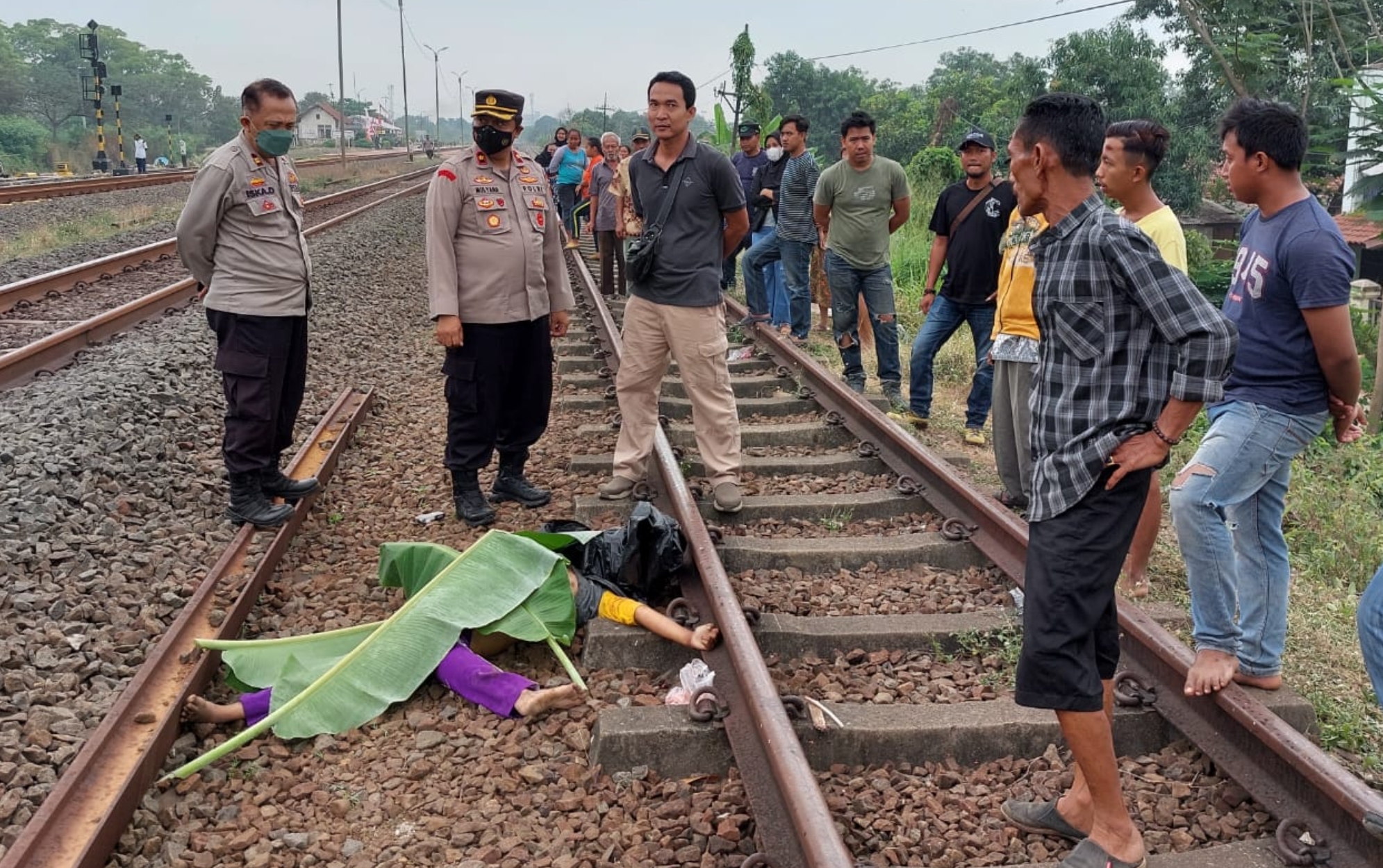 4 Orang Anak - Dewasa Tertabrak Kereta Api di Karawang, Ada yang Jasadnya Terbawa Sampai Subang