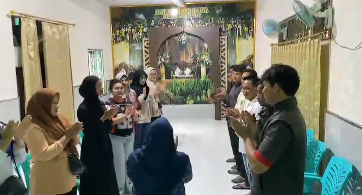 'Tepuk Sakinah' Warnai Bimbingan Calon Pengantin di KUA Indramayu