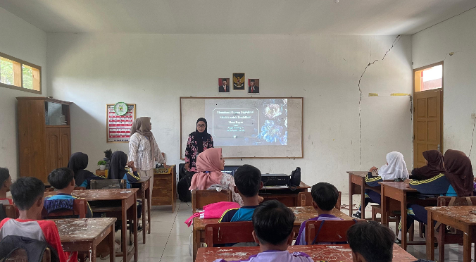 Mahasiswa KKN Berupaya Meningkatkan Literasi Digital Anak-anak di Desa Cikeusal