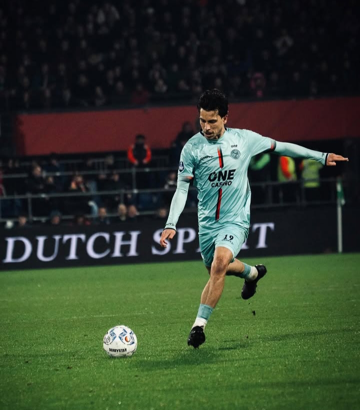 Almere City Degradasi, Thom Haye Angkat Kaki! Dua Klub Liga 1 Dirumorkan Tertarik Merekrutnya, Siapa?