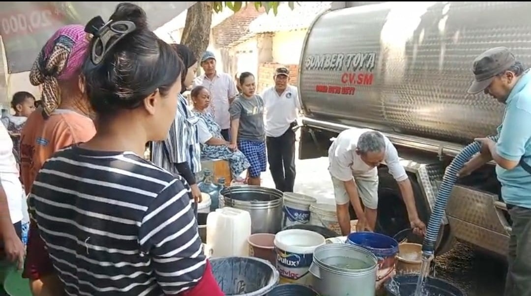 Serukan Salat Minta Hujan, Partai Gelora Cirebon Salurkan Air Bersih ke Sejumlah Desa Terdampak Kekeringan