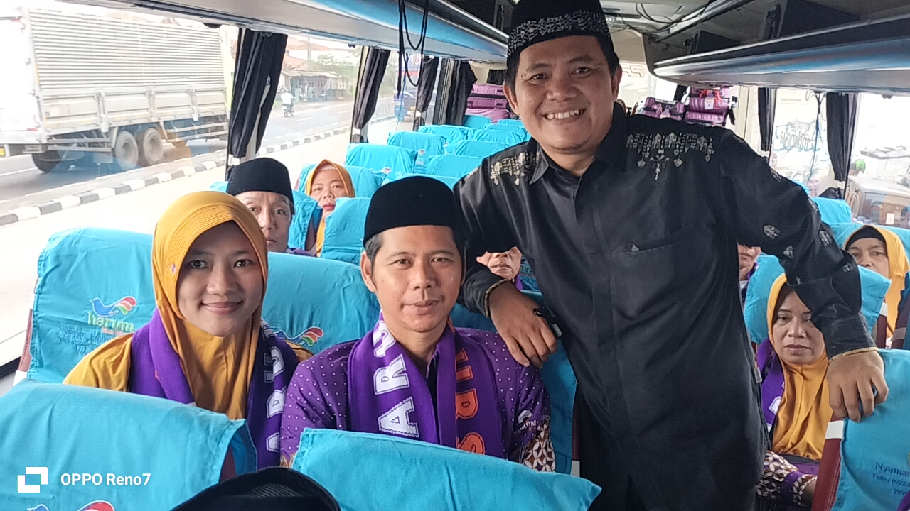 Travel Harum Tours Lepas Jamaah Umrah, Satu Pemenang Undian Umrah HUT Radar Cirebon