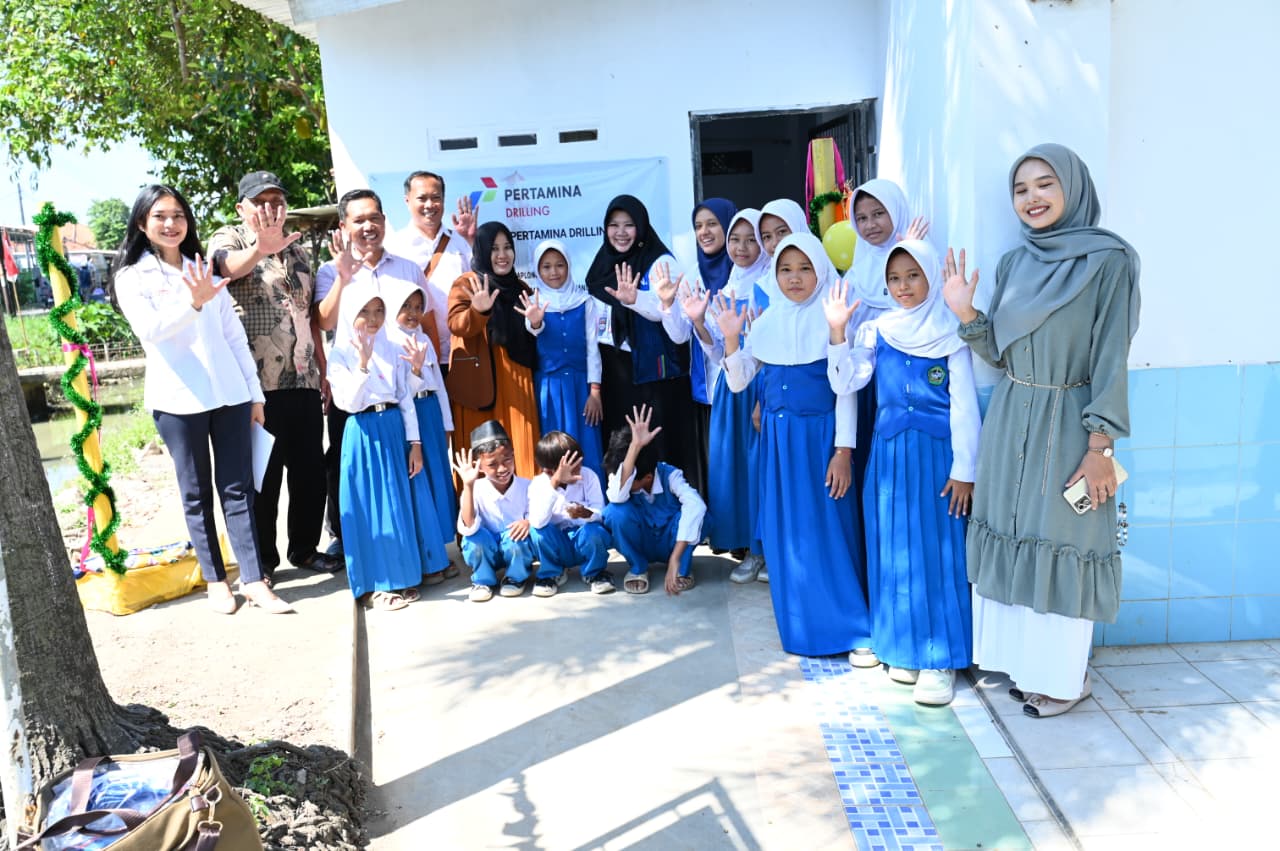 Pertamina Drilling Serahkan Bantuan Pendidikan di Madrasah Ibtidaiyah Miftahul Ulum Indramayu