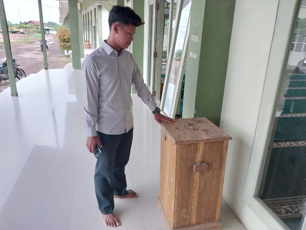 Siswa SMK Tangkap Pencuri Kotak Amal di Masjid Ponpes Aby Manshur