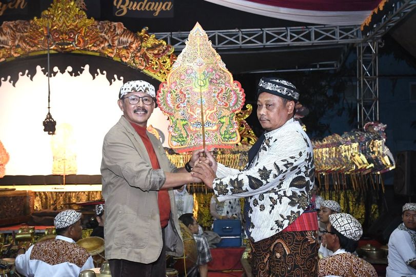 DPRD Indramayu Nanggap Wayang Kulit di Hari Wayang Nasional