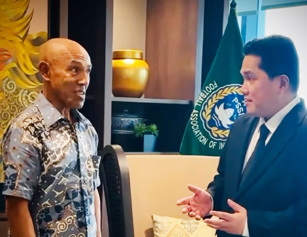 Rela Cuekin Ajax Demi Timnas Indonesia, Simon Tahamata Ungkap Alasan Lebih Pilih Terima Tawaran PSSI