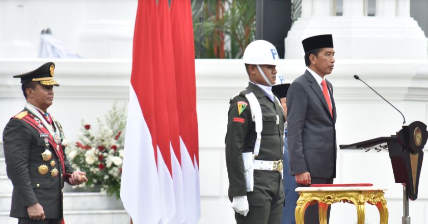 Jokowi Pimpin Upacara HUT ke-77 TNI di Istana Merdeka