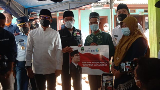 Ridwan Kamil Sampaikan Duka Cita dan Kunjungi Korban Longsor di Curug Bogor