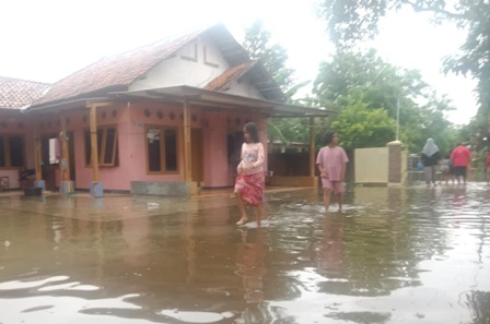 Akibat Drainase Buruk dan Curah Hujan Tinggi, Puluhan Rumah Terendam Banjir