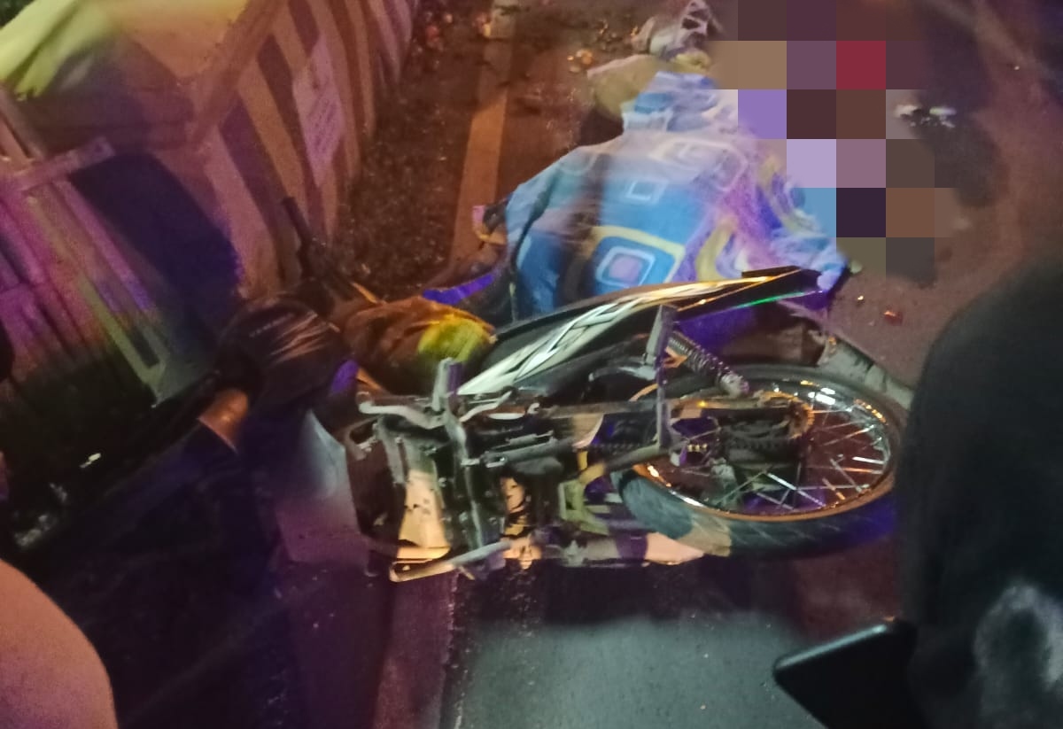 Kecelakaan Pemotor Terlindas Bus, Didepan Gua Sunyaragi Cirebon