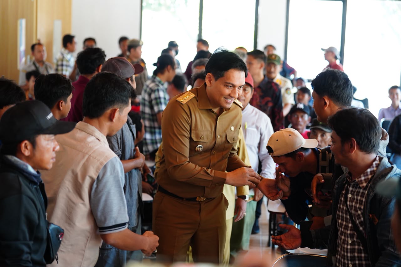Pemkab Indramayu Perkuat Modernisasi Pertanian Lewat Bimtek Operator Combine Harvester