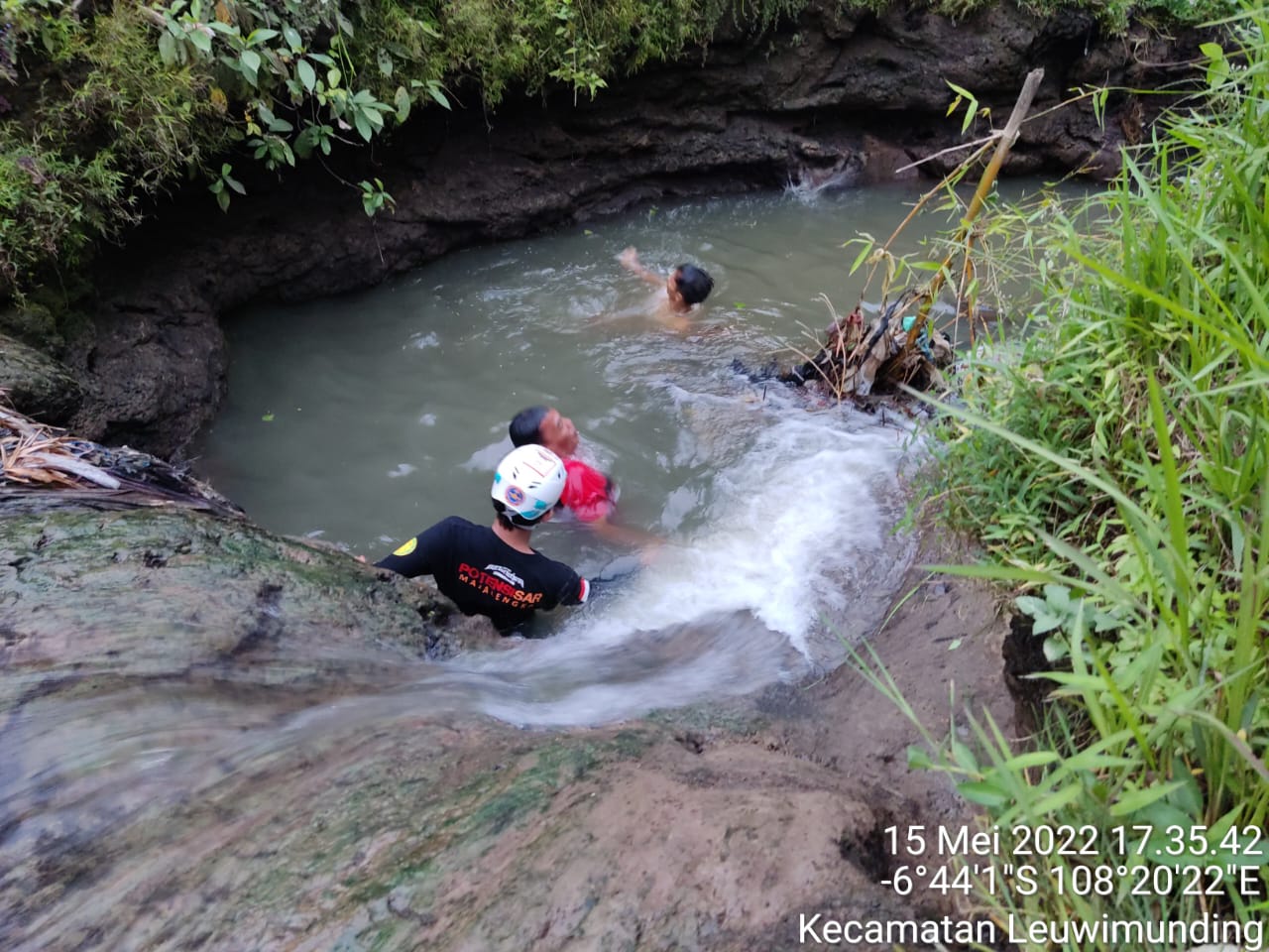 Akhirnya Jasad Sarta Ditemukan Tersangkut di Sungai Ciranggon Sumberjaya