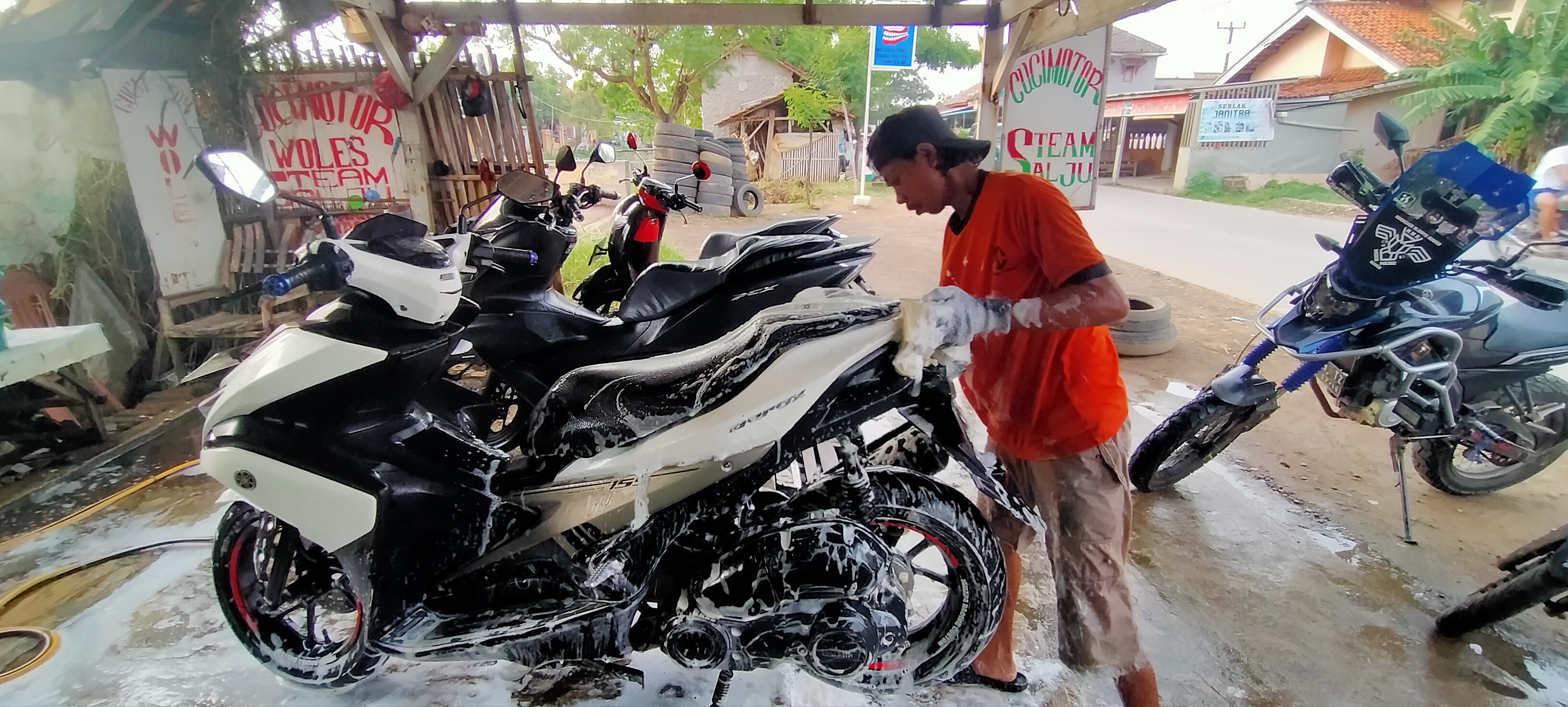 Pendapatan Cuci Motor Turun Drastis, Sehari di Bawah 10 Motor saat Musim Kemarau