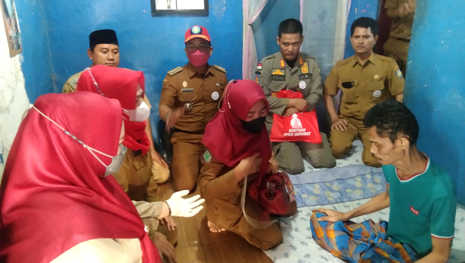 Tim Dokmaru Patrol, Sambangi Warga Yang Sakit