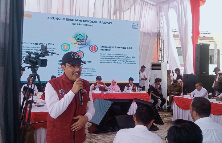 Mensos RI Saifullah Yusuf Sambangi Calon Siswa Sekolah Rakyat di Indramayu, Dorong Kemandirian Keluarga