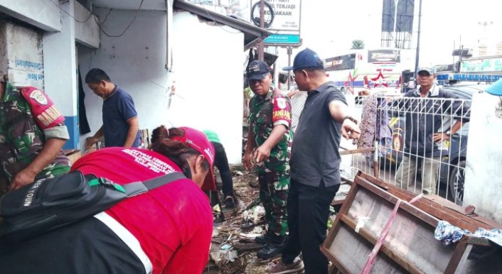 Forkopimcam Patrol Lakukan Gotong Royong Perbaiki Drainase untuk Antisipasi Banjir