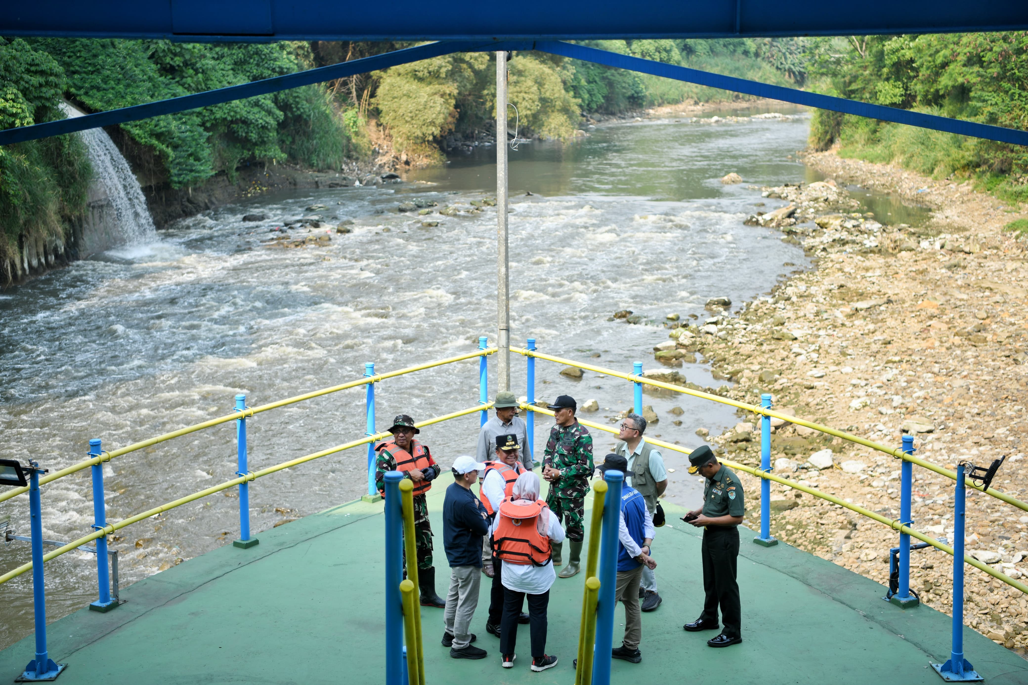 Sekda Herman Suryatman Apresiasi Pembersihan Sampah di Kawasan Jembatan BBS 