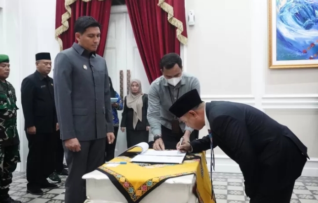 Dirut PDAM Indramayu Resmi Dilantik, DPRD Minta Pelayanan Air Ditingkatkan