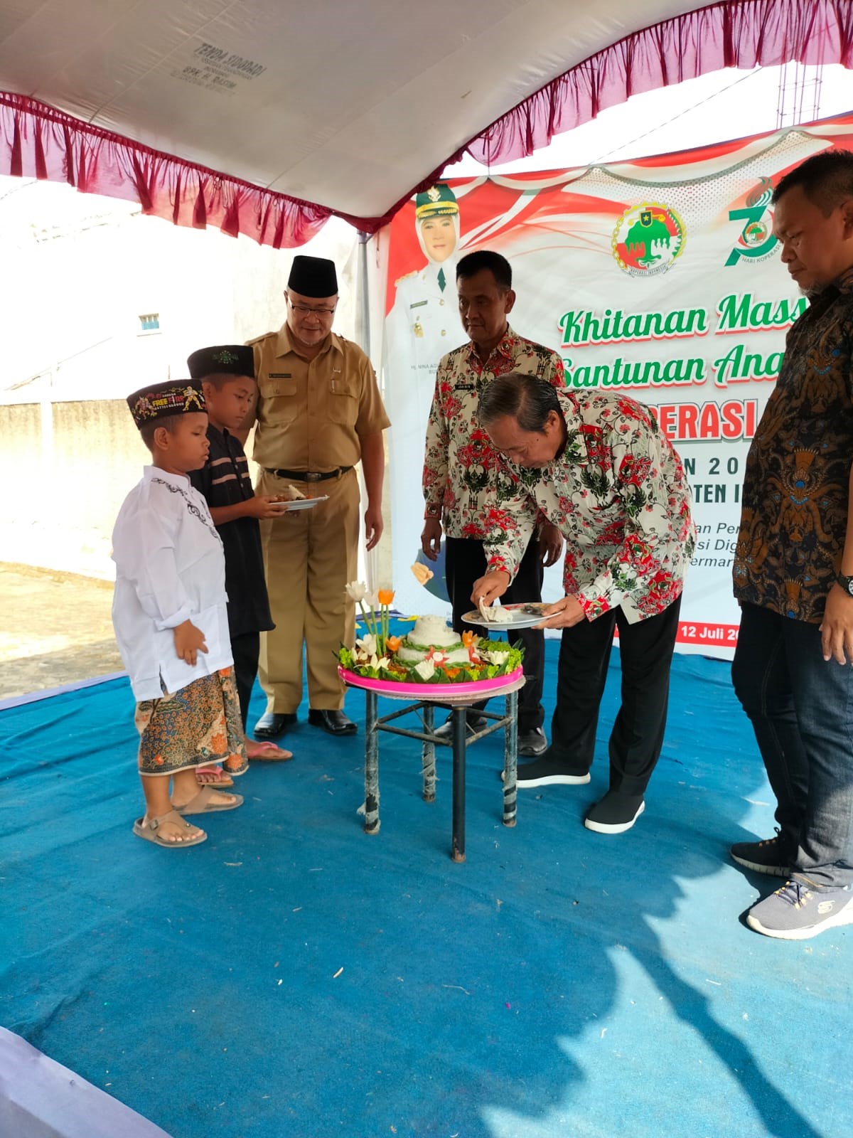 Gelar Khitanan Masal, Santunan hingga  Doa Bersama