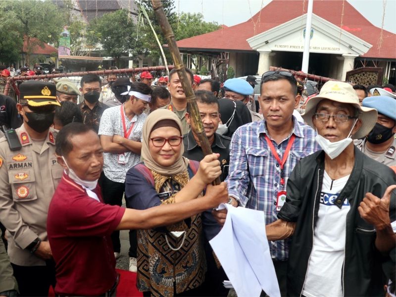 Temui Langsung Para Pendemo, Bupati Janji Perjuangkan Tuntutan Petani 