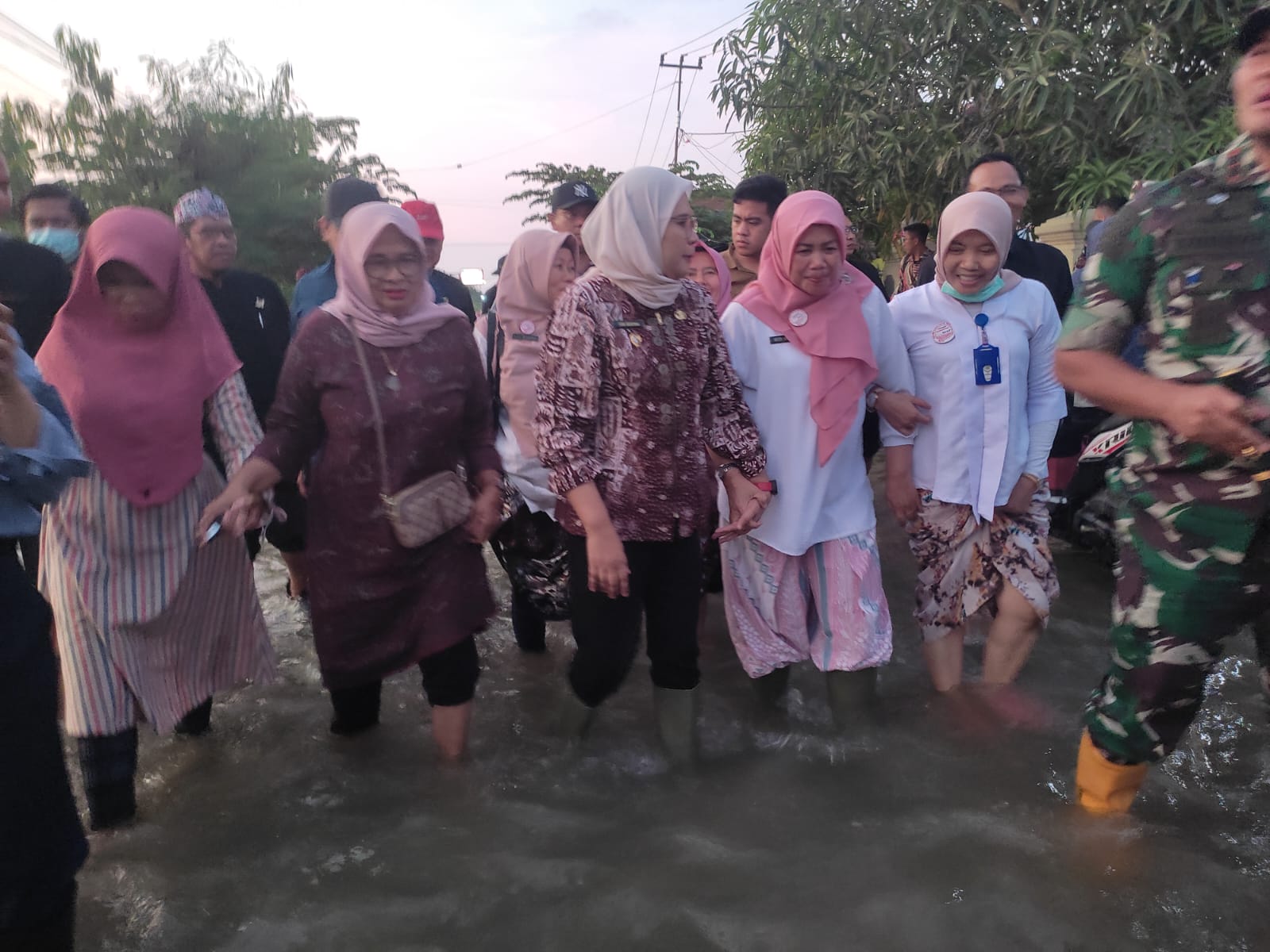 Bupati Tinjau Lokasi Banjir di Desa Tinumpuk