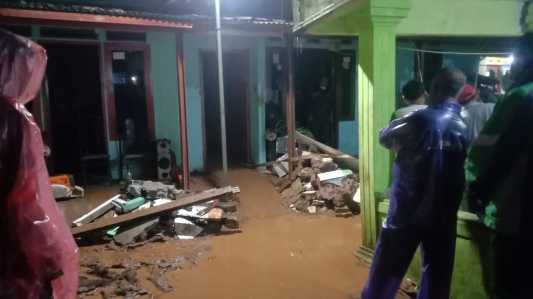 1 Tewas Tertimpa Reruntuhan Rumah Tetangga, Akibat Longsor di Bogor