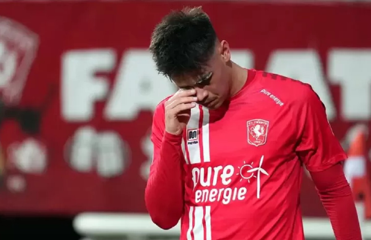 Mees Hilgers Kembali Cedera, Netizen Cibir FC Twente yang Dinilai Terlalu Memaksa