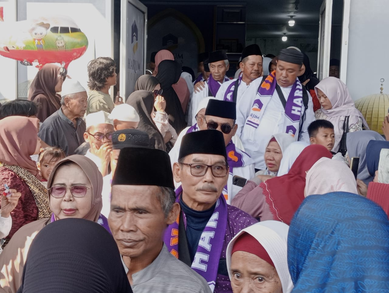 37 Jamaah Umrah Harum Tours Dilepas, H Rizki :  Waspada Travel Bodong