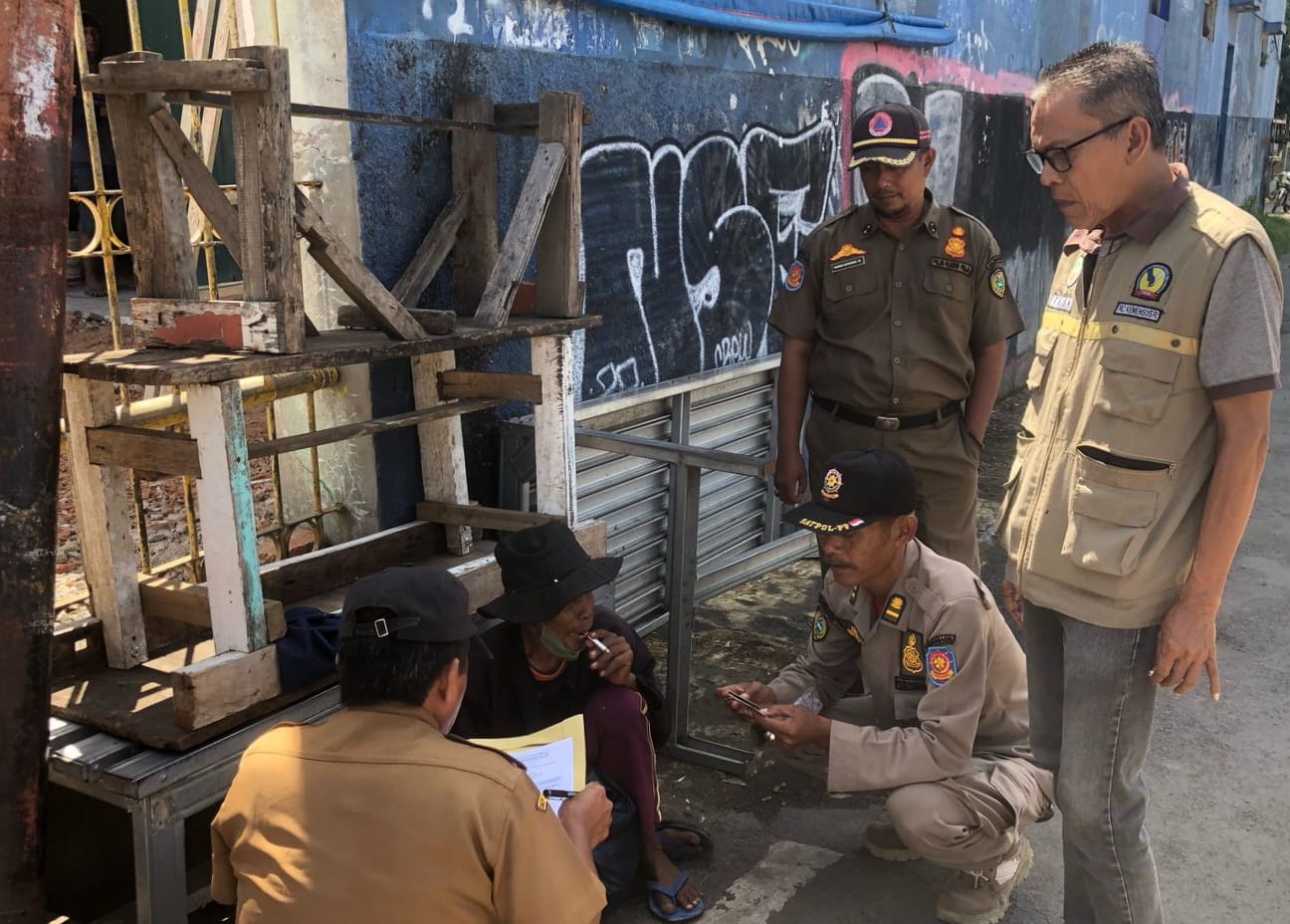Resahkan Warga, Pemcam Haurgeulis Tertibkan Pengemis