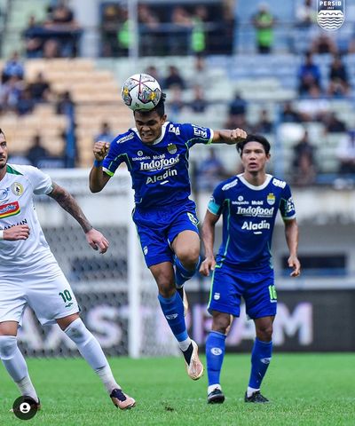 Dua Gol Ciro Alves Bawa Persib Bandung Kembali ke Puncak Klasemen