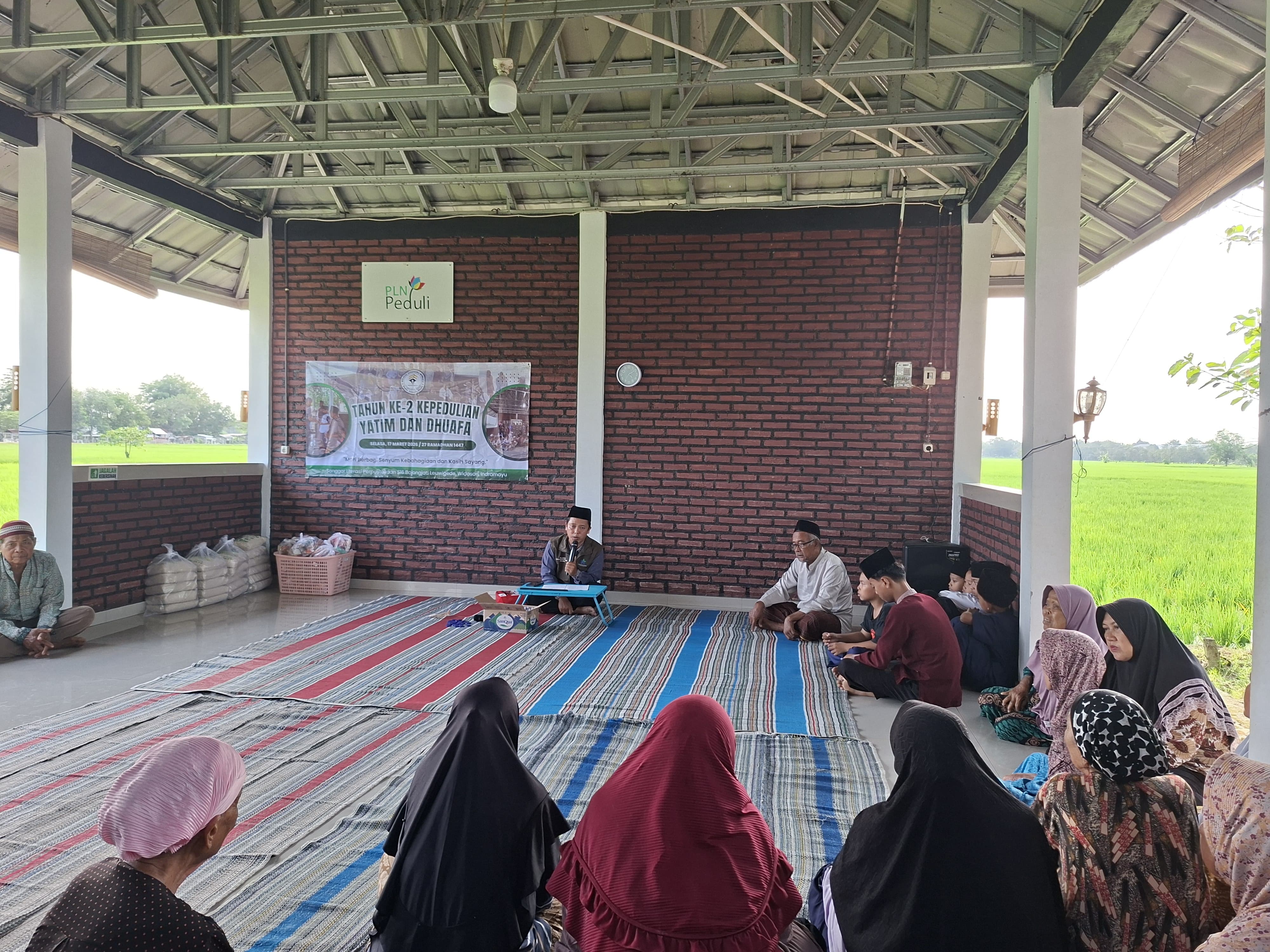 Perkuat Kebersamaan Perpustakaan S16 Beserta Warga Bojongjati Leuwigede Santuni Anak Yatim dan Duafa