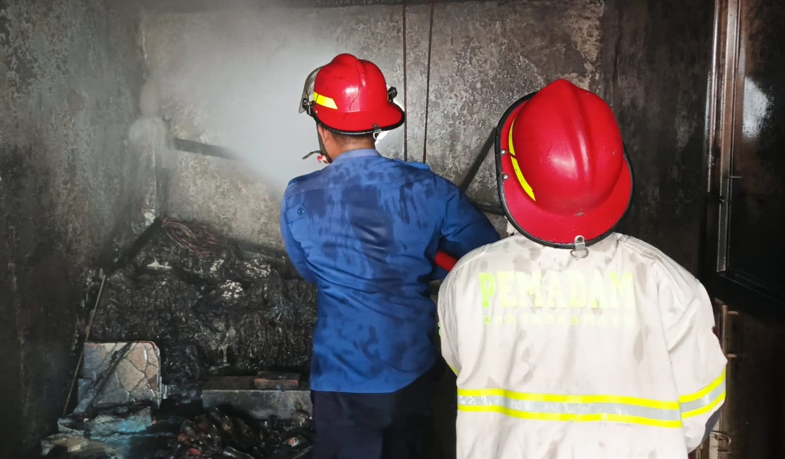 Korsleting Listrik, Garasi Rumah di Losarang Alami Kebakaran