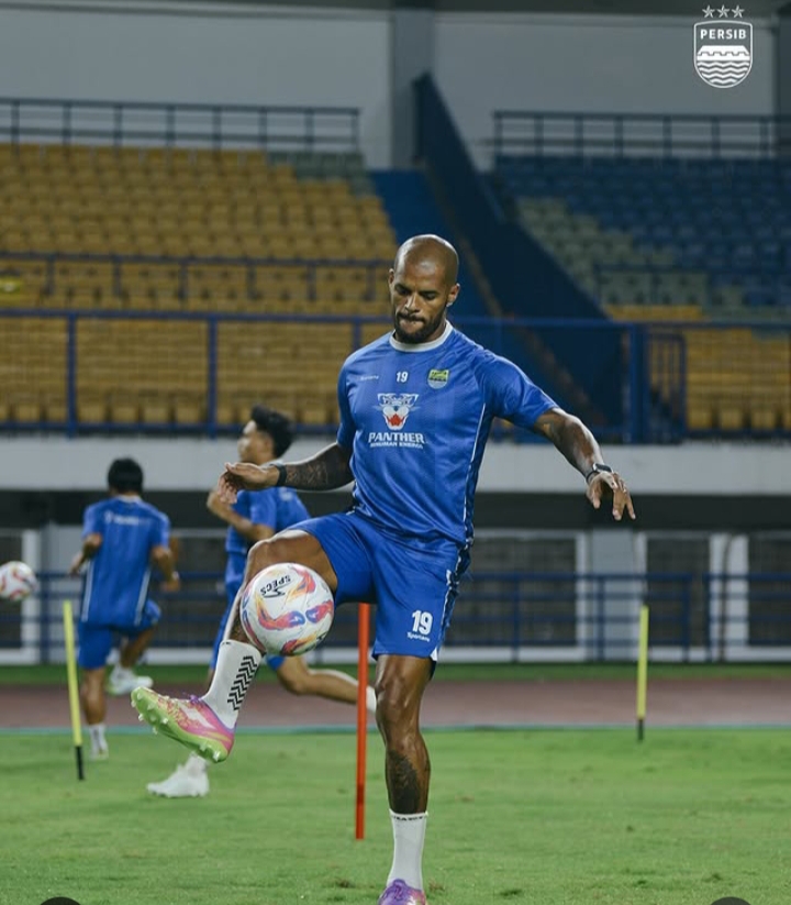 Tetap Tajam di Usia 35! David Da Silva Catatkan 100 Penampilan dan 73 Gol Bersama Persib Bandung