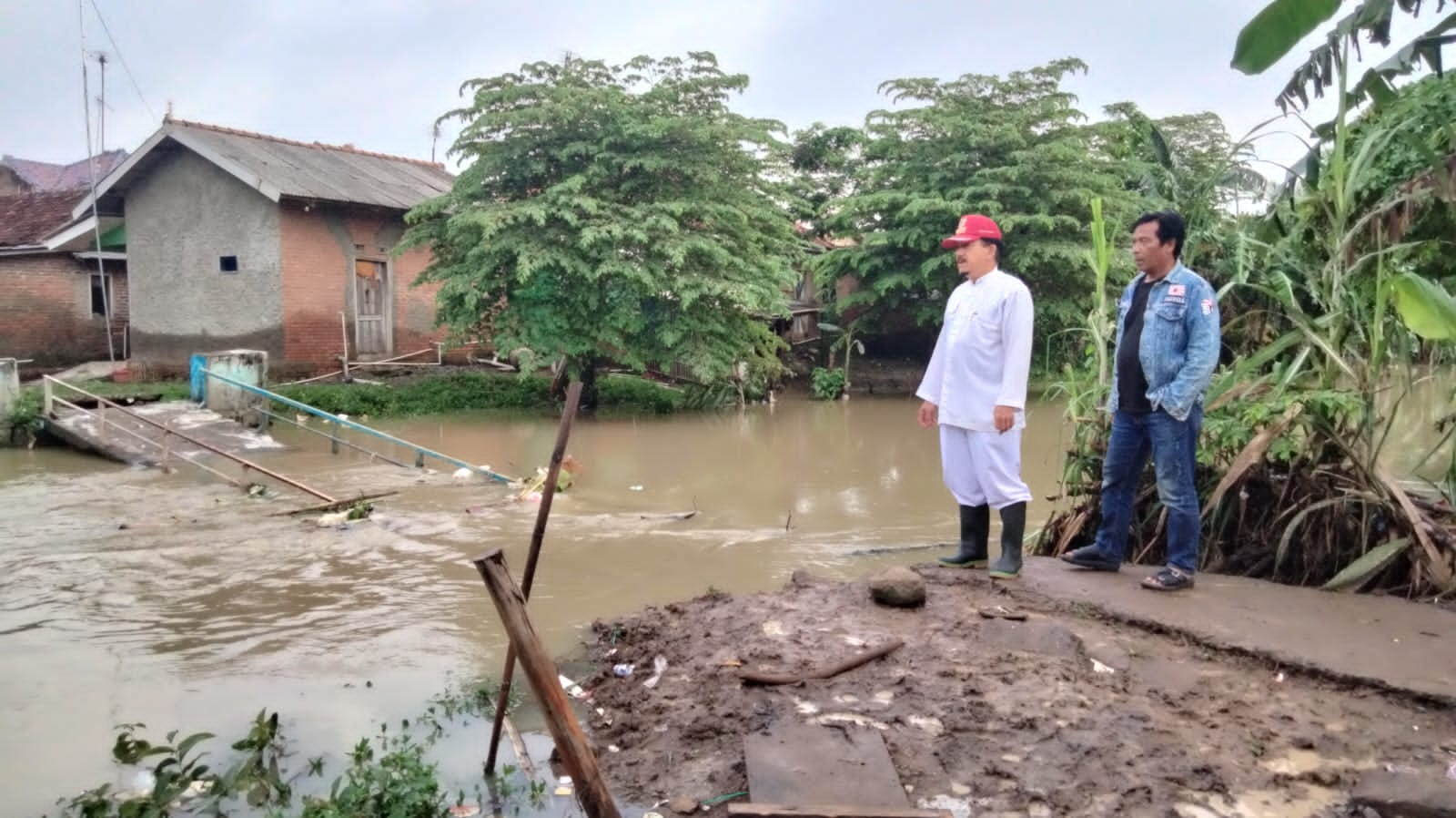 Alhamdulillah,  Jembatan Kalimangsetan Putus Diterjang Banjir Segera Dibangun Kembali