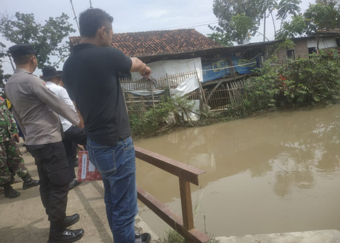 Diduga Terpeleset, Lansia Ditemukan Tewas Mengambang di Pinggir Sungai Belakang Rumah