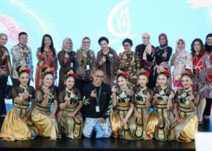 Tak Hanya Presiden Jokowi, 6 Desainer Kondang Juga Terpikat Batik Tulis Complongan