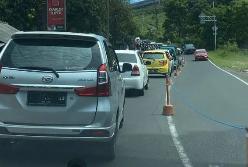 Macet di Lembang, Kendaraan Tersendat dari Arah Subang