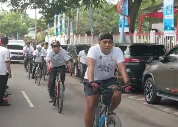 Ajak Peduli Sampah, Tim Sepeda Jelajah Bersih Negeri HPSN 2023 Singgah di Indramayu