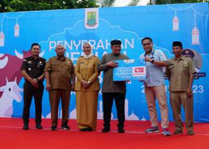 Berbagi Kebahagiaan Momentum Idul Adha, Daihatsu Bagikan Hewan Kurban ke Masyarakat di Jakarta dan Karawang